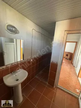 Atatürk caddesi üzerinde köşe başı 5/4 katı kiralık — fotoğraf 4