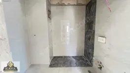 Site kalitesinde giyinme odalı ebeveyn banyolu geniş 2+1 — fotoğraf 13