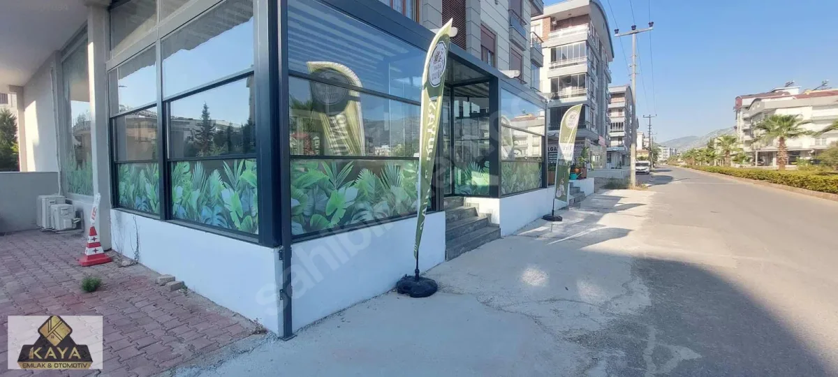 Çiftlik caddesi köşe başı içinde kiracılı dükkan satılık 80 m2 — fotoğraf 1