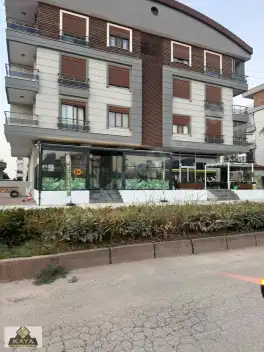 Çiftlik caddesi köşe başı içinde kiracılı dükkan satılık 80 m2 — fotoğraf 8